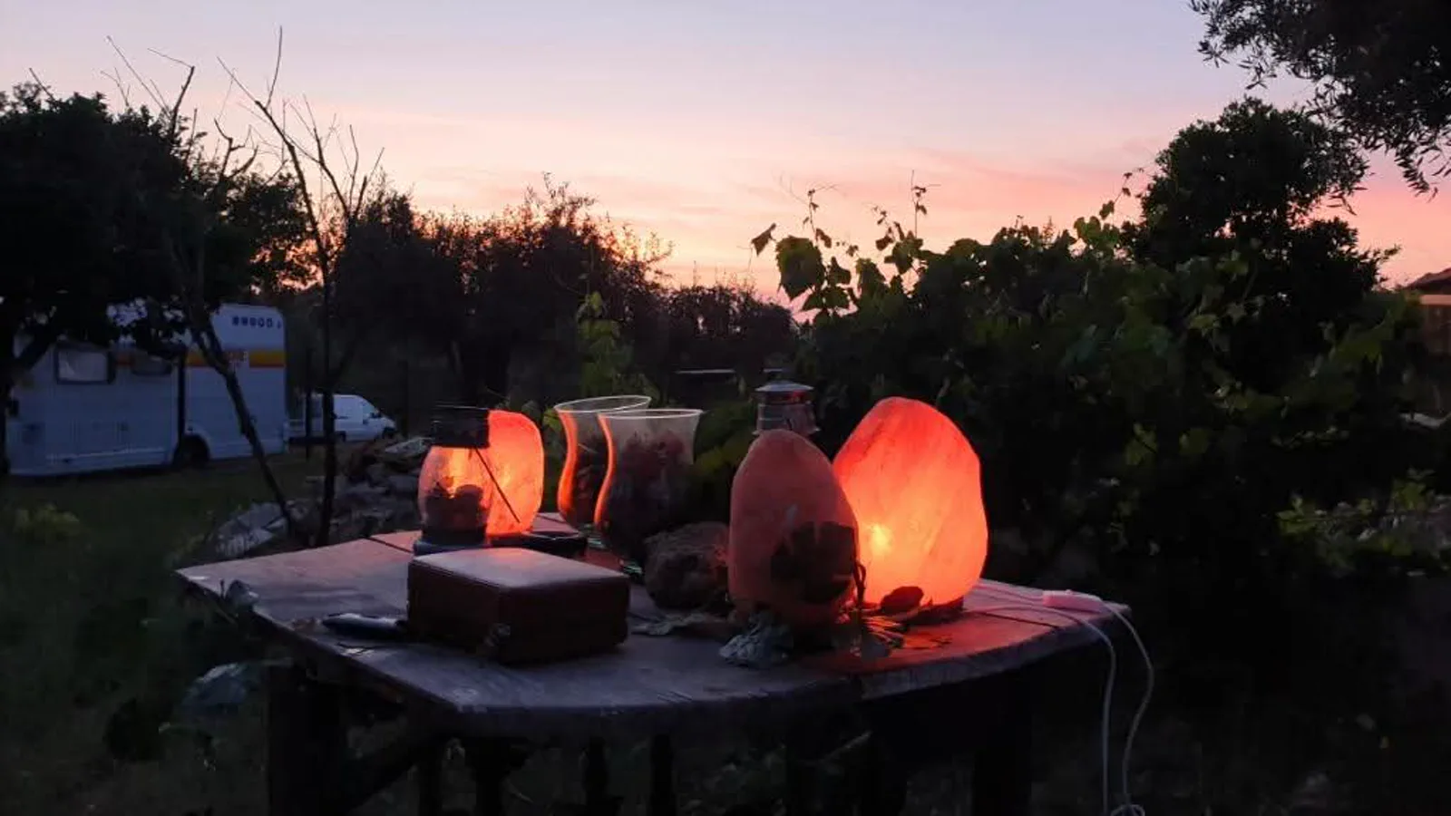 Evening lantern atmosphere at Quinta Chaouen